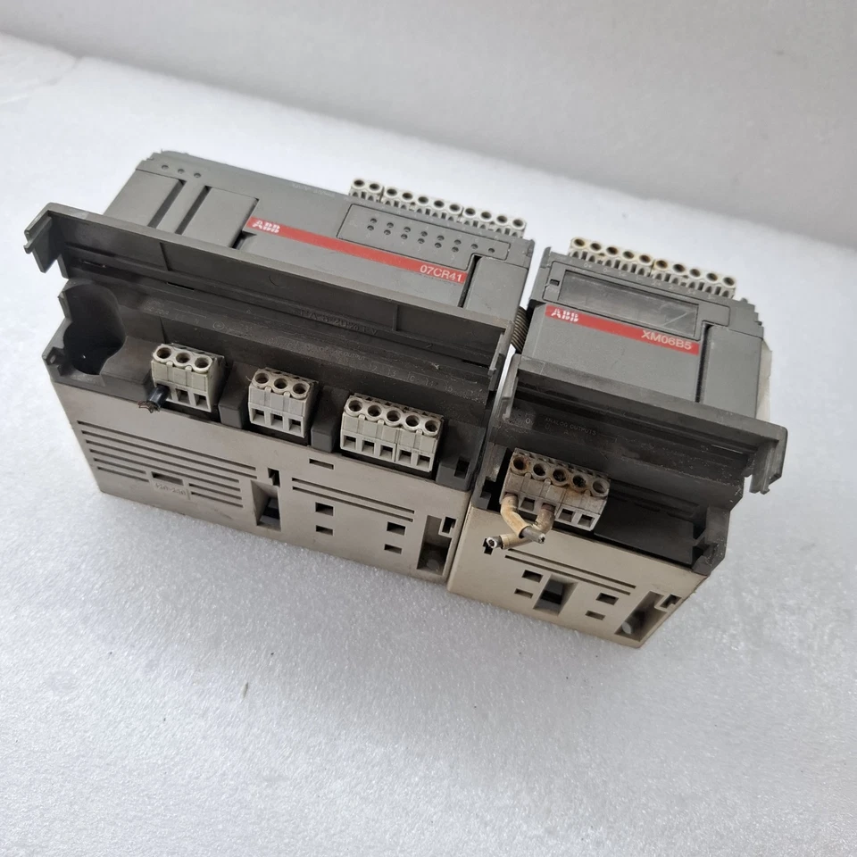 ABB 07CR41 AC31 PLC WITH XM06B5 ANALOG INPUT/OUTPUT MODULE (USED WORKING)